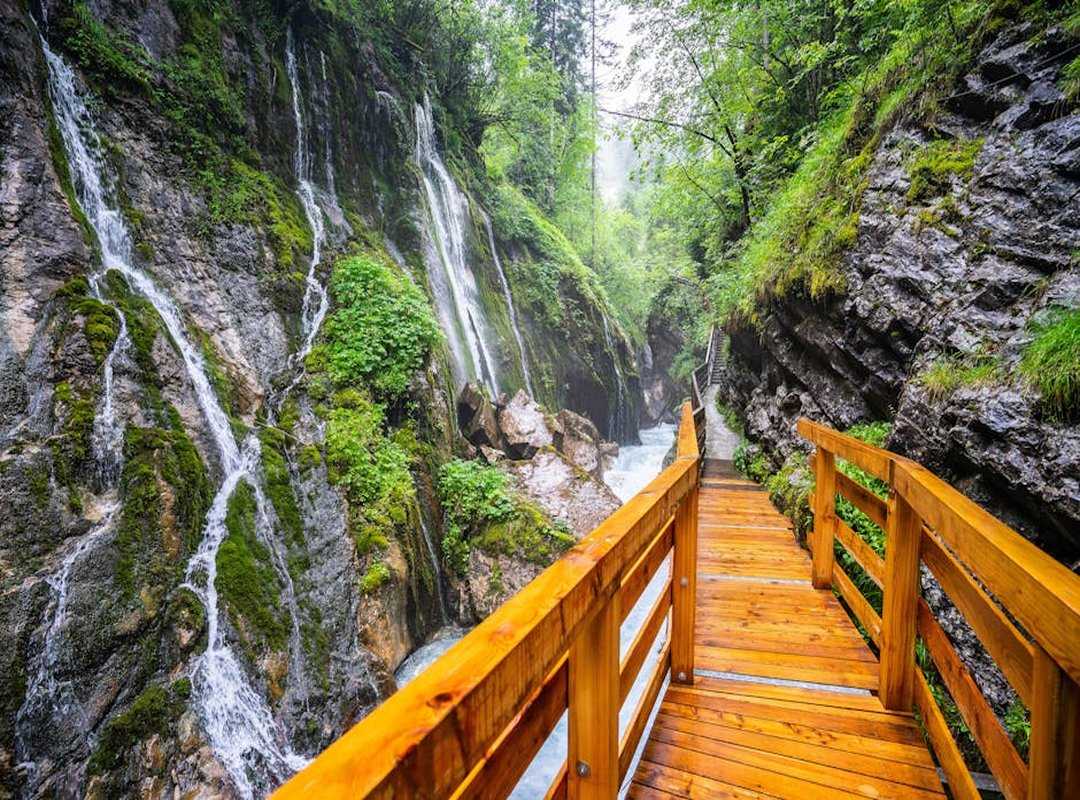 Way to Go Havajazon Waterfall